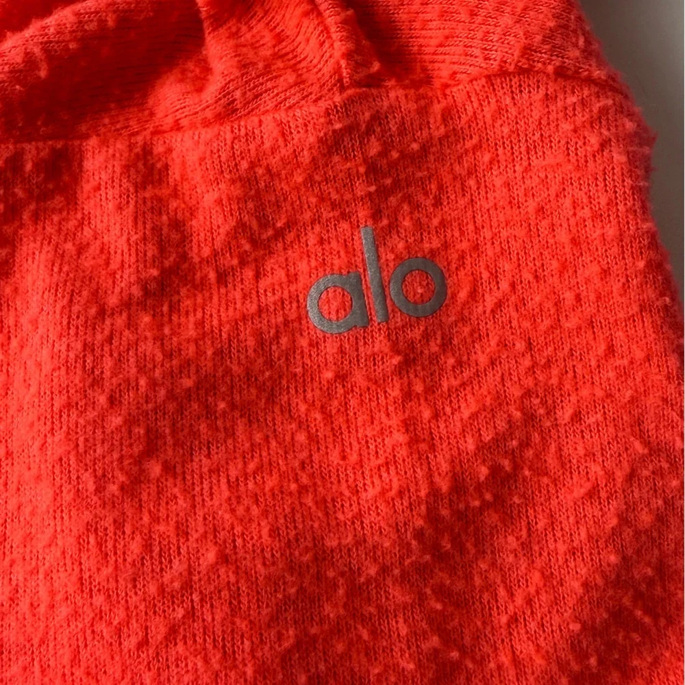 ALO Yoga Fluorescent Corral Pink Textured Crew Neck Sweater SM Logo on Sleeve - Picture 7 of 12
